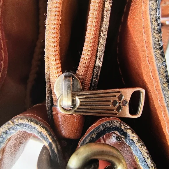 PATRICIA NASH Ledra Floral Tan Leather Strap Bucket Crossbody Bag - Picture 5 of 9